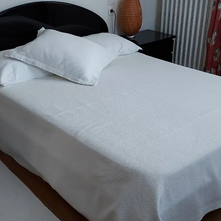 2 Vue Sur Le Jardin Bed & Breakfast *